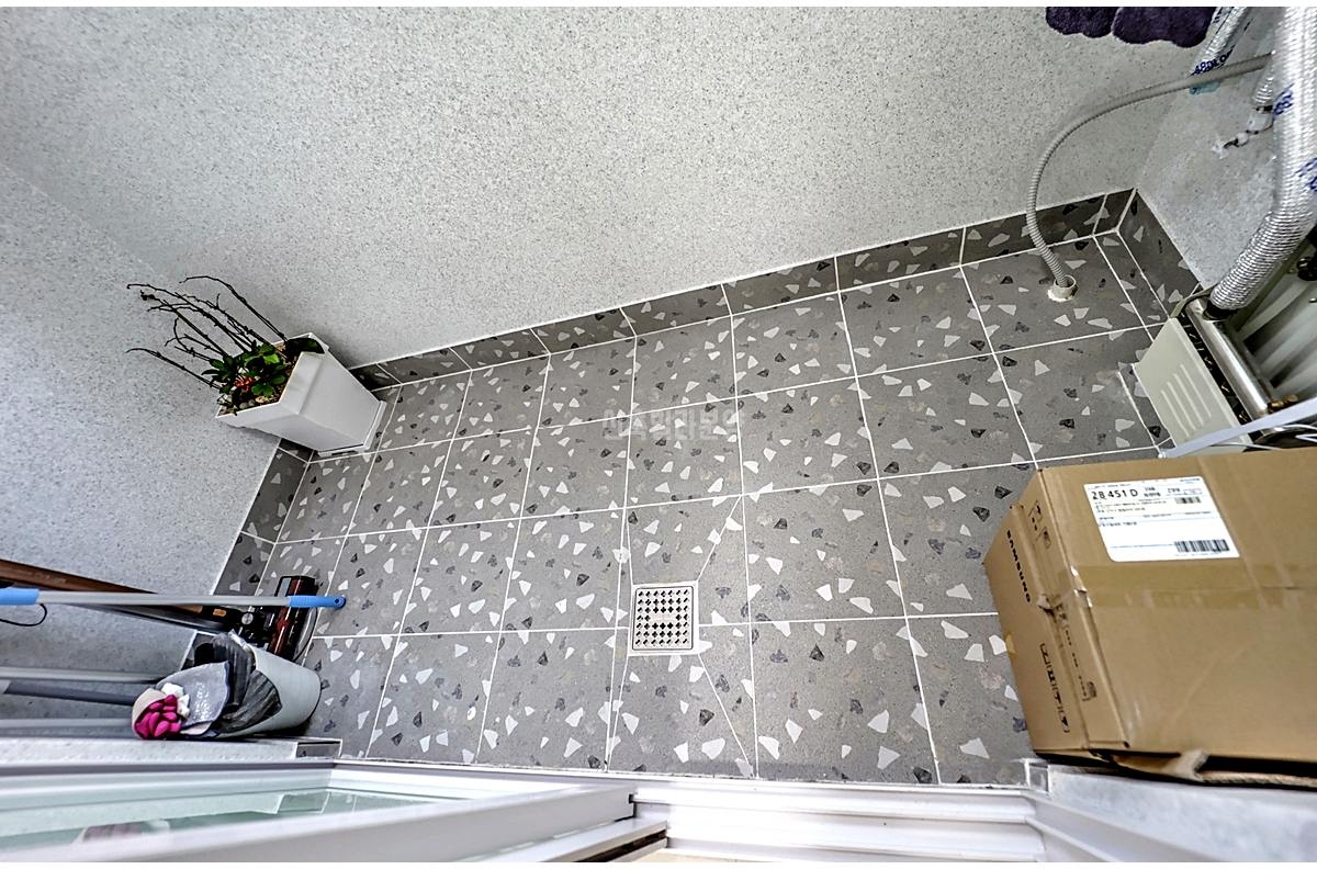 L2573319 1 안산시 상록구 이동 573 3 탑빌리지 202호 2룸 2.69억 실3천 13 @@ HQ 20260508 222700